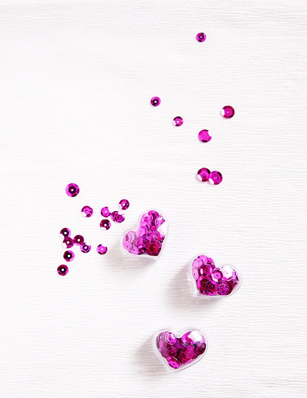 Lovely Pocket Sequins in a sweet heart case- Fuchsia