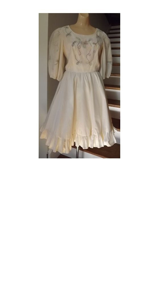 Beautiful Vintage Cream Embroidered Square Dance Style Dress Size 10