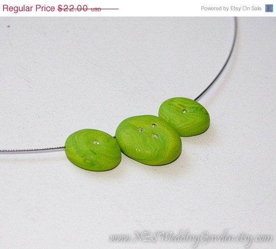 Lime green buttons necklace - Spring style geometry - pearl polymer clay - made in Israel - minimalistic geometry jewelry