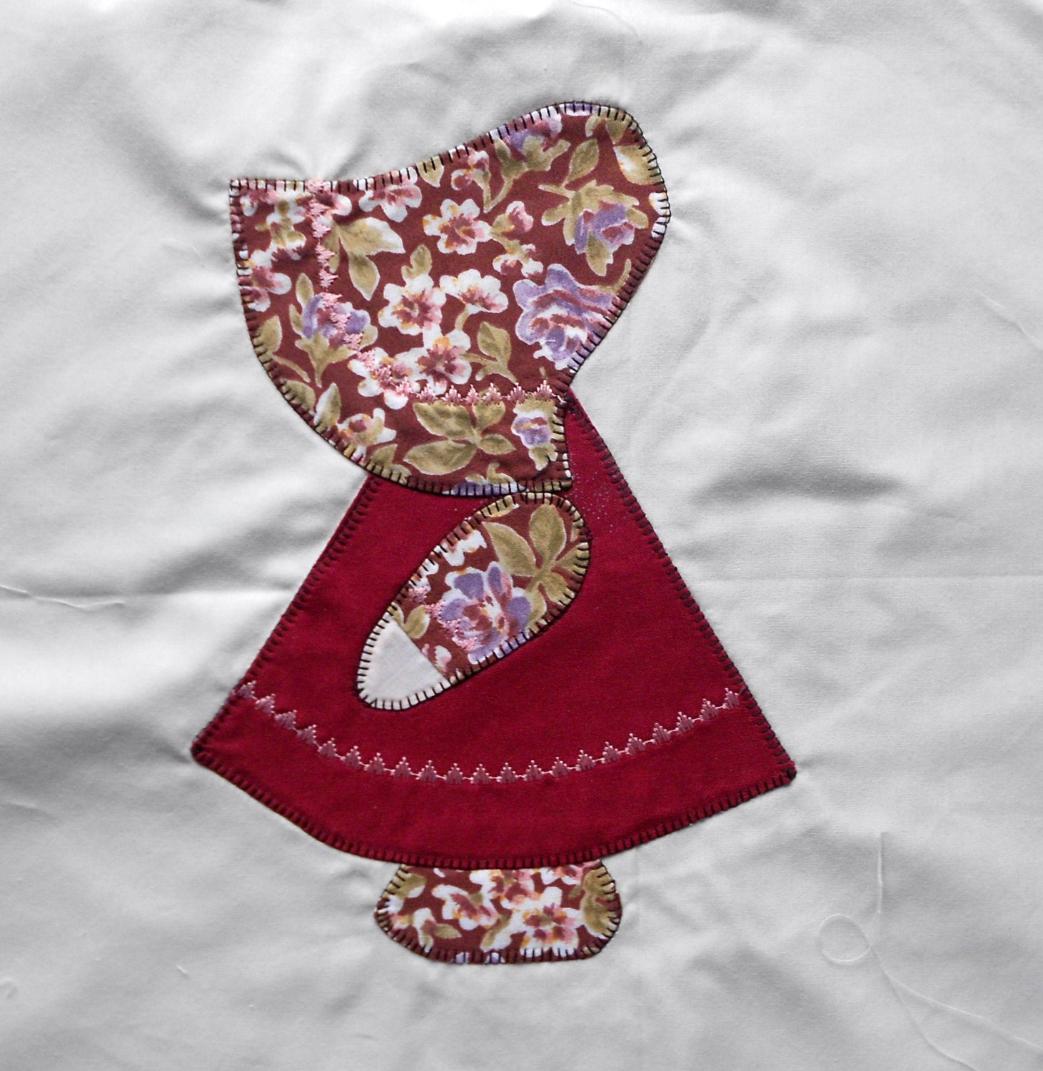 Beautiful Applique & Embroidered SUNBONNET SUE 12" Quilt Block Square No. 4