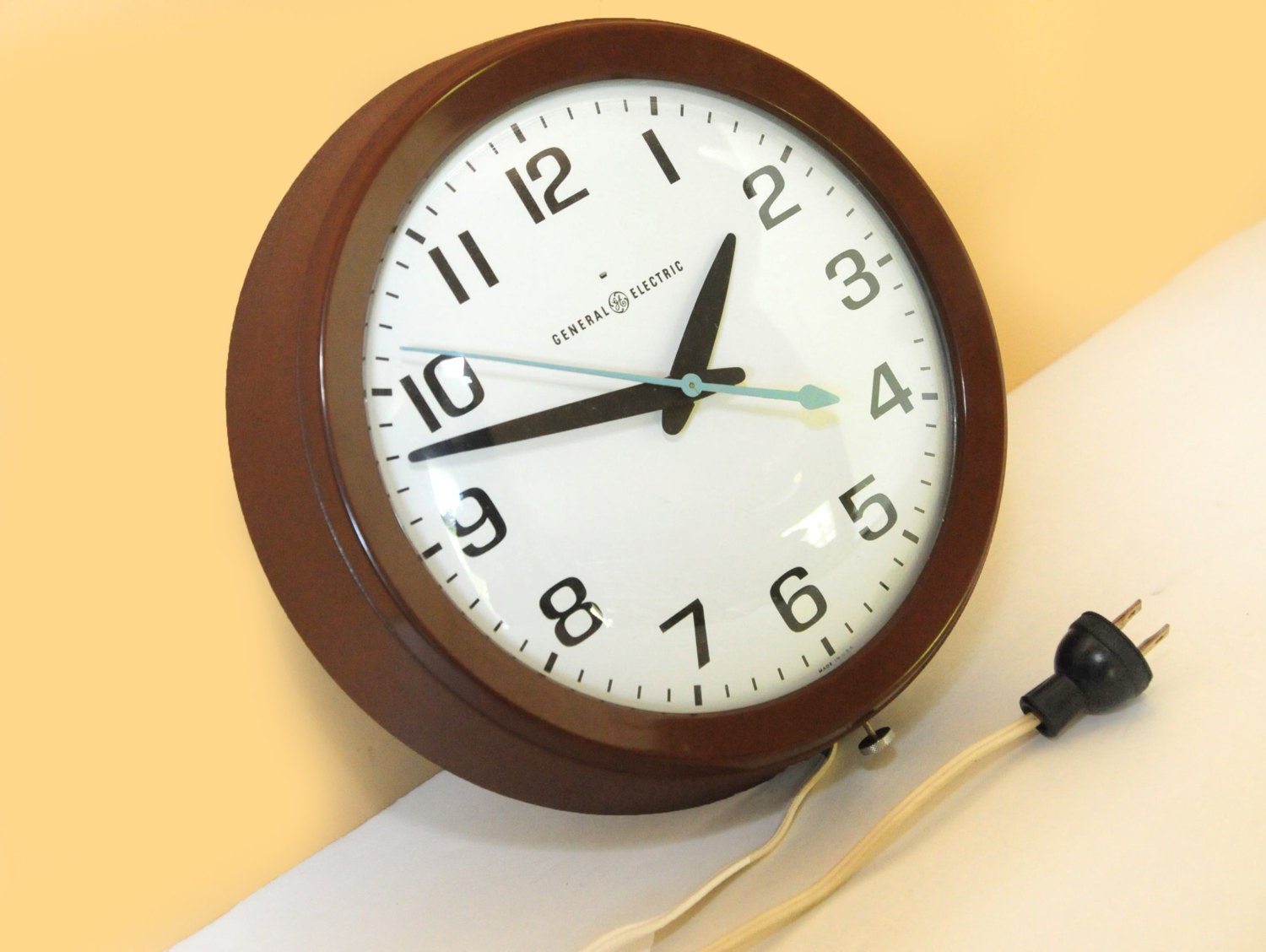 schoolhouse clock, glass face, General Electric, industrial, excellent condition, a vintage beauty