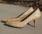 60s vintage snakeskin leather heels 8 pumps 8 low heels leather lizard printed pumps vtg 8 beige pumps heels shoes Juliano 1960s mad men