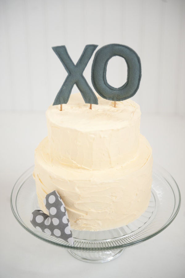 XO modern wedding cake topper