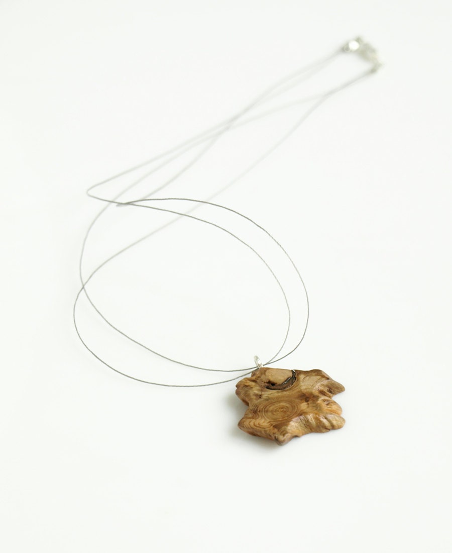Juniper no 9. wooden pendant necklace. burl wood. nature jewelry. simple choker. handmade handcrafted jewelry for women