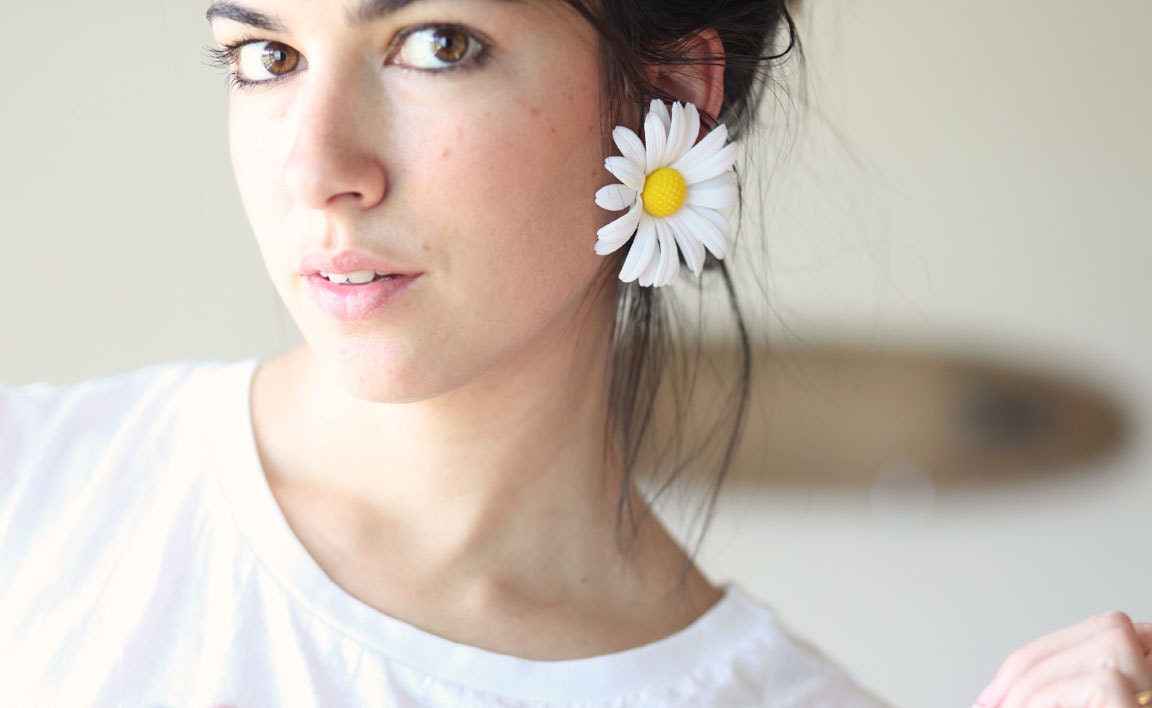 vintage upcycled white daisy earrings