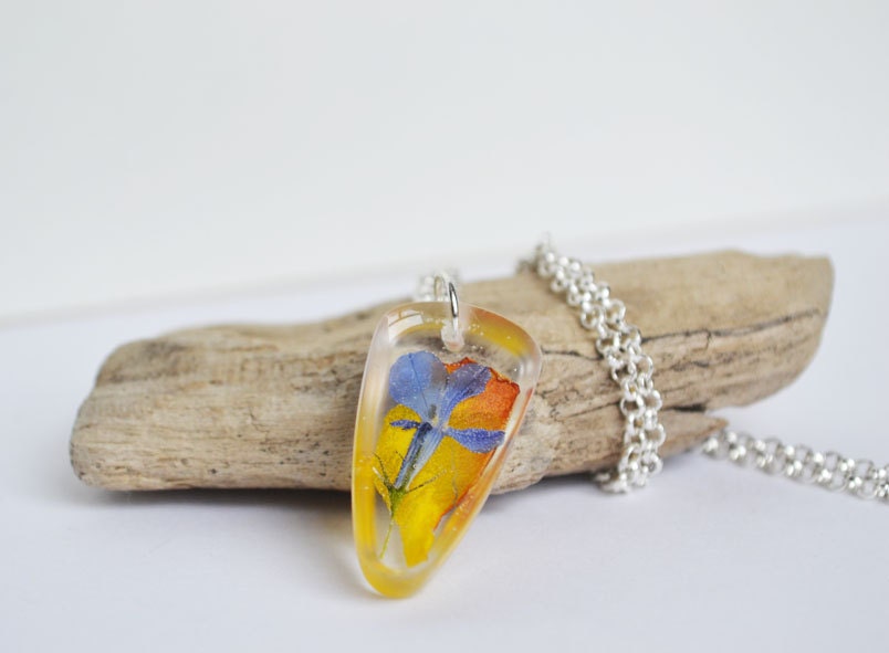 Pressed Flower Jewelry, Romantic Real Flowers in Resin Necklace, Lobelia and Rose Petal Flower Leaves Pressed
