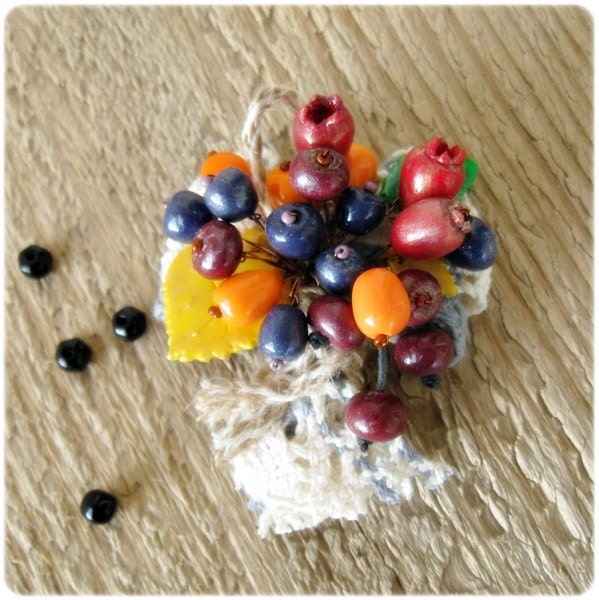 Brooch Berry Boutonniere