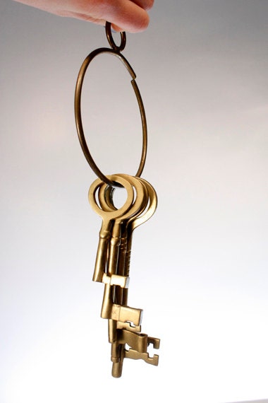 Vintage Brass Key Ring of Various Skeleton Keys: Set of 5 Keys