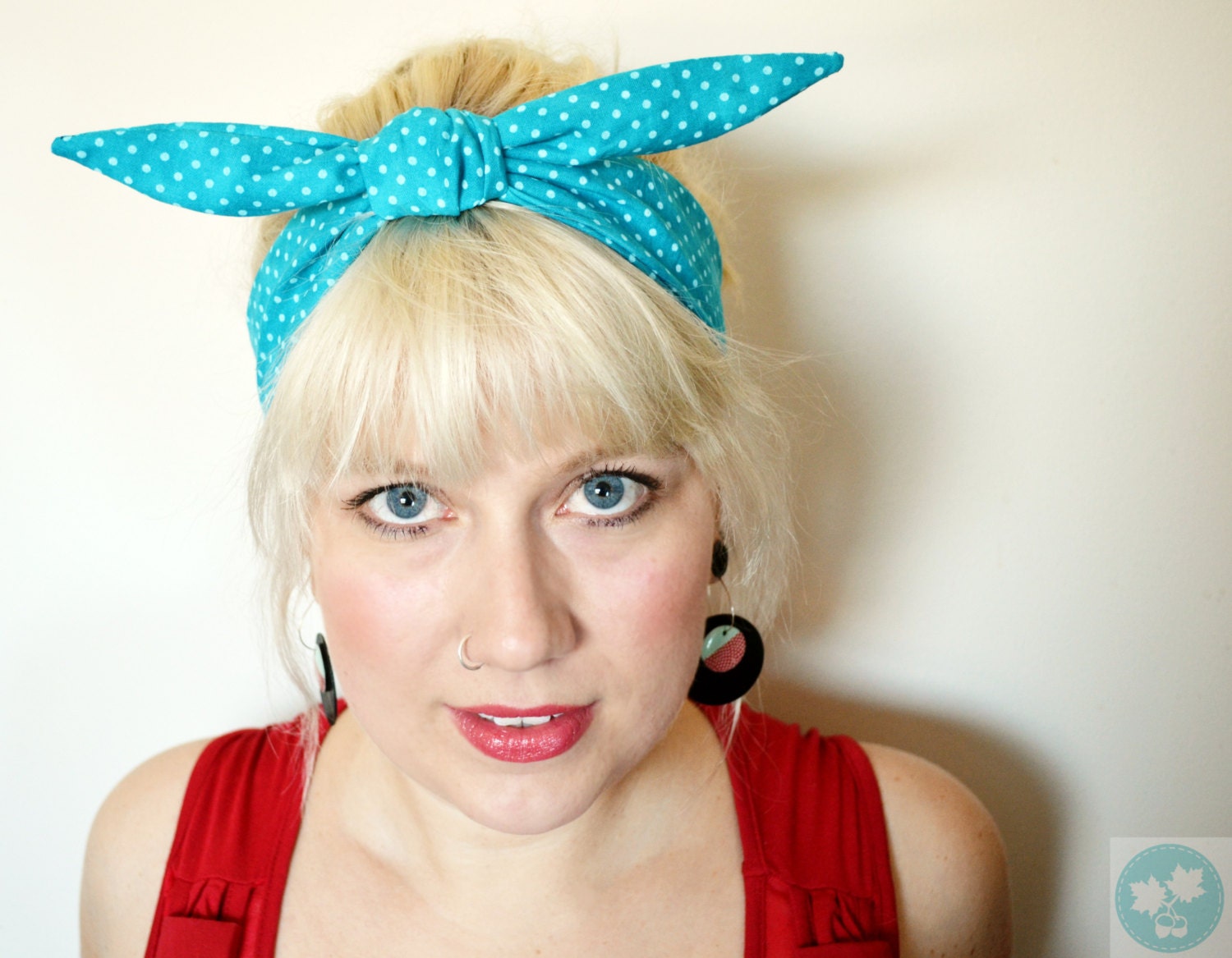 Rockabilly headband. Pin up style hair tie. Azure blue. White polka dots. 40s head scarf. 50s head band. 60s hair wrap. Hippie head tie.