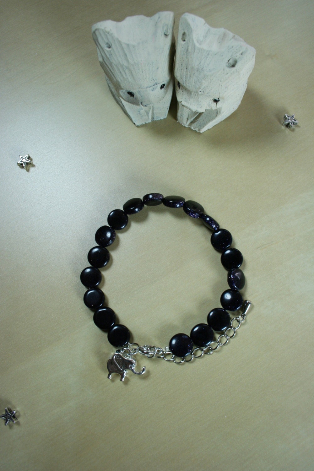 Blue goldstone gemstone & silver elephant pendant bracelet