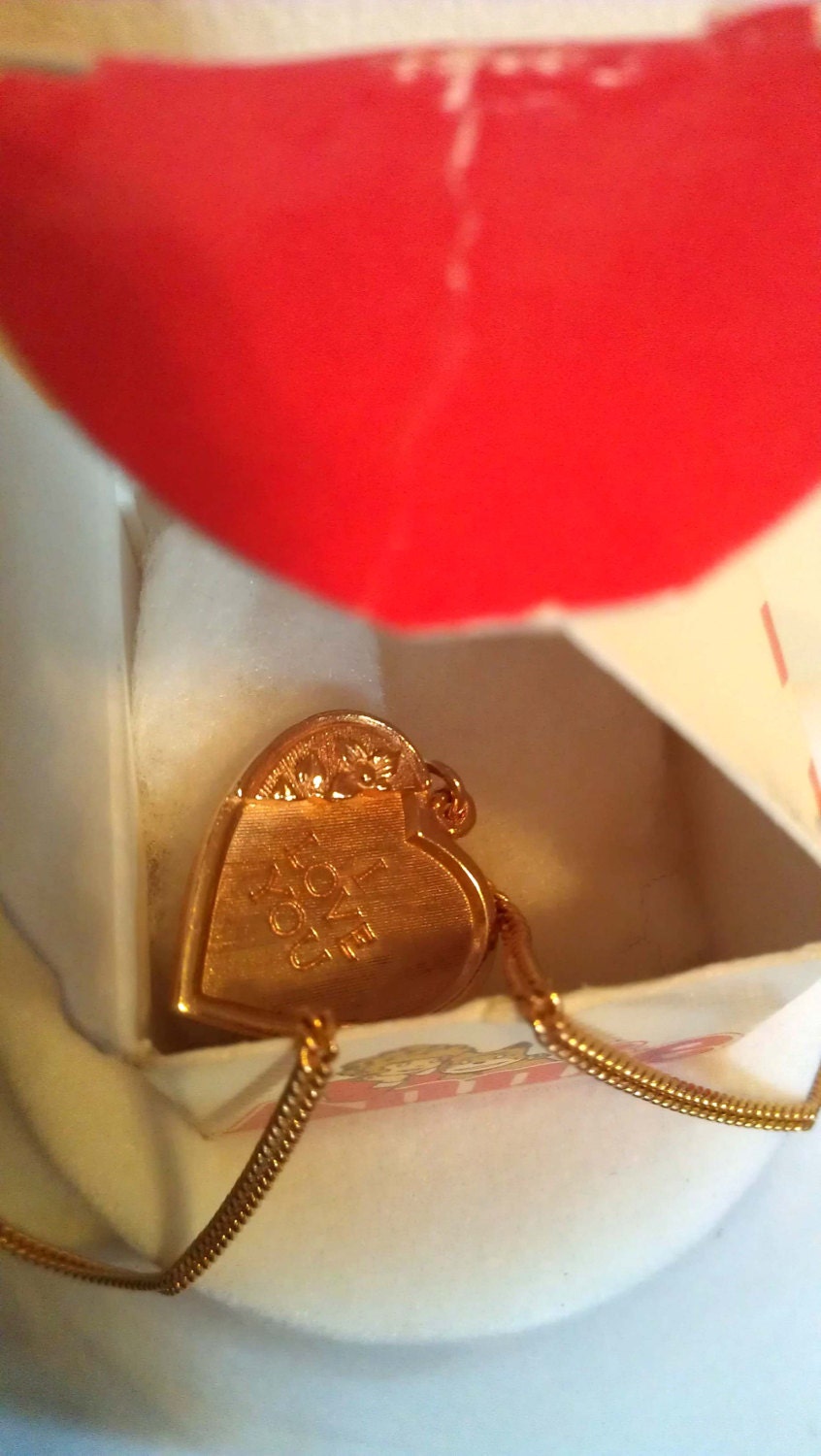 Vintage Orphan Annie Pendant 16" 1982 AVON- FREE SHIPPING-