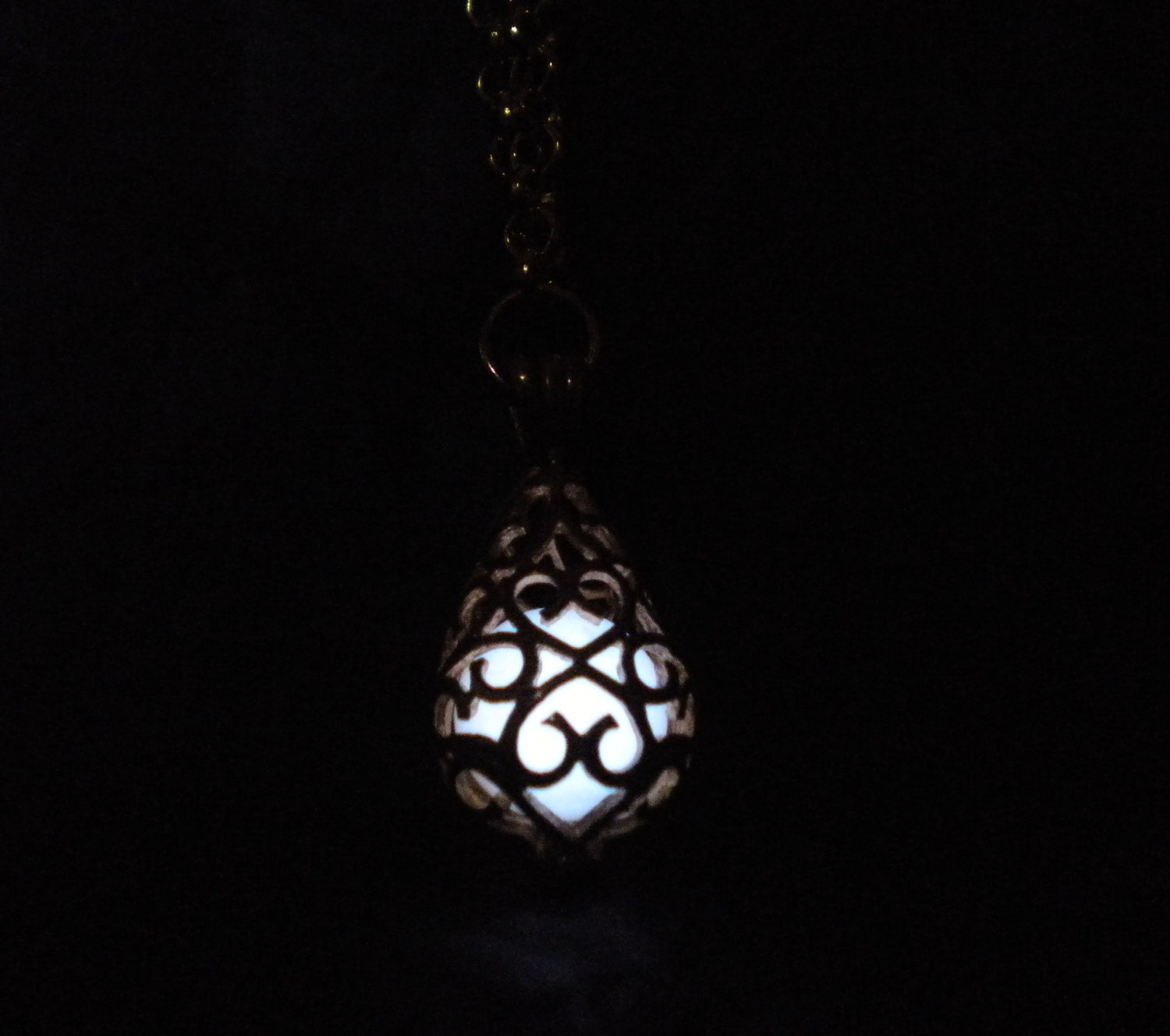 Glow in the Dark - Glow in the Dark Materia - Glowing Cage - Golden Locket - Glow Pendant - White Glow - Heart Necklace - Locket Pendant