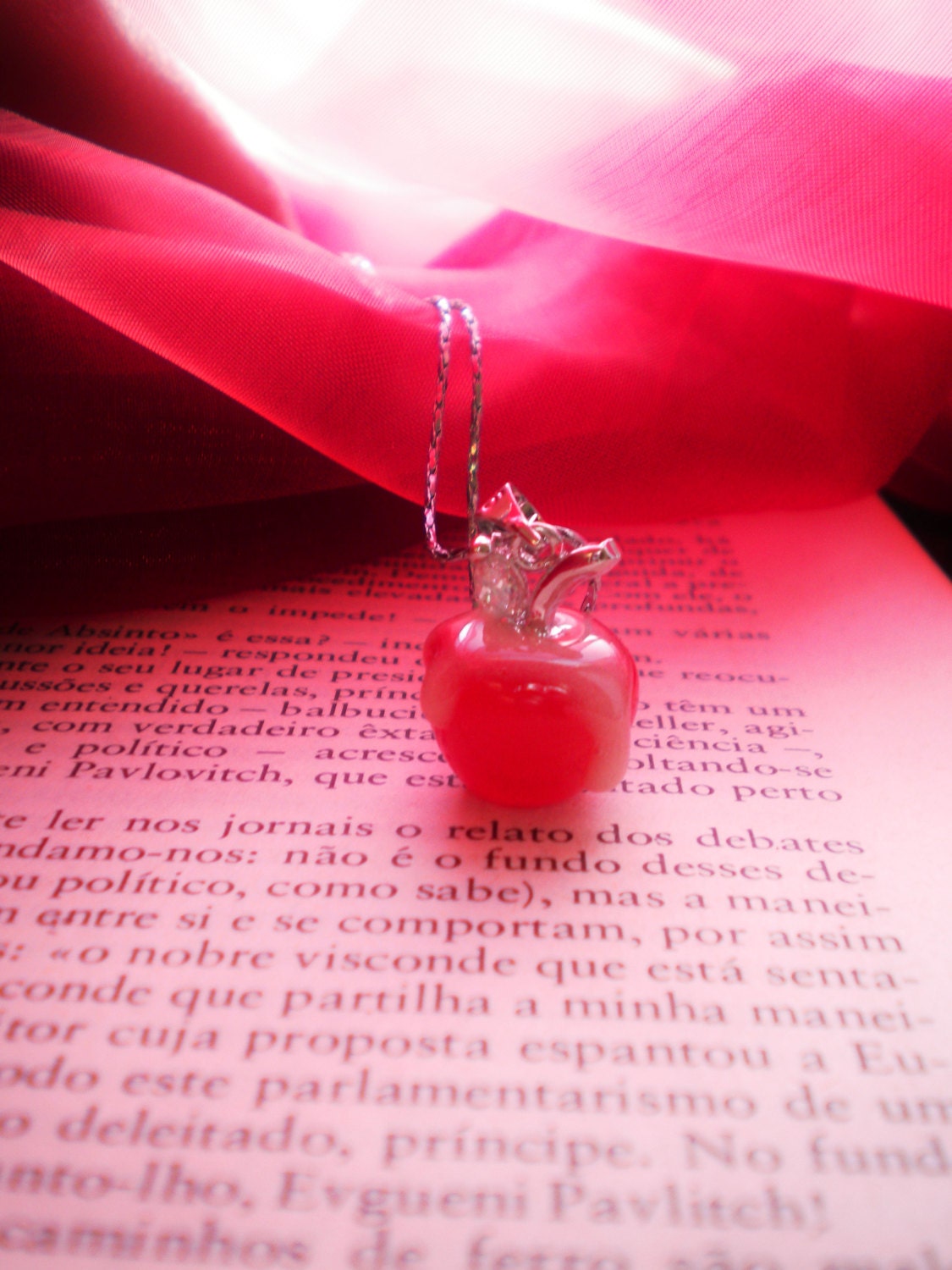 Glow Snow White Poisoned Apple - Glow in the Dark - Glow Poison - Evil Queen - Snow White Apple - Disney - Sterling Silver - Glowing Apple