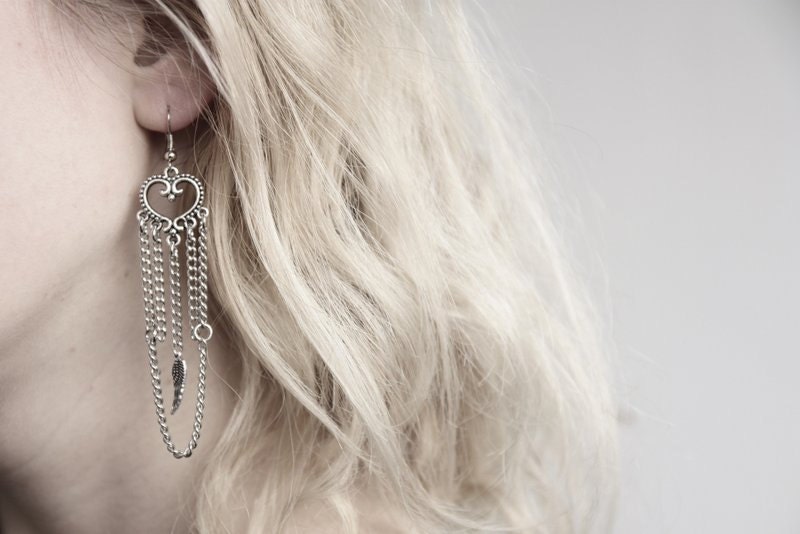 Earrings with hearts and wings