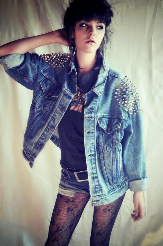 Studded Levi's Denim Jacket - Oversize Boyfriend Fit - Women / Men