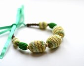Green Nursing Necklace / Teething Jewelry - Gift for Mom and Baby - Breastfeeding, Babywearing, Attachment Parenting