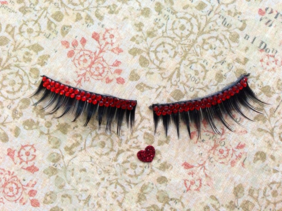 Glamour False Eyelashes and Glittery Heart Sticker set