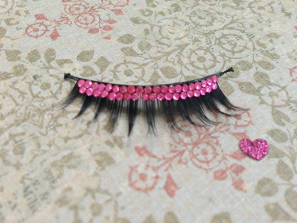 Glamour False Eyelashes and Glittery Heart Sticker set