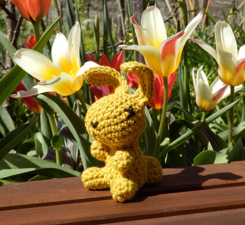 Crocheted bunny (medium)