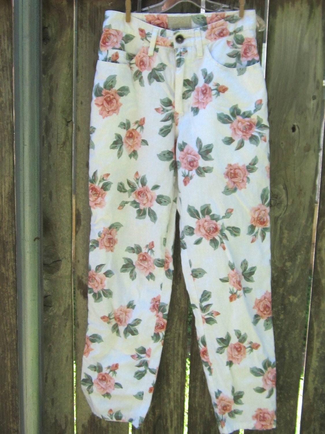 Vintage Espirit floral skinny high waisted pants jeans. Hot item for the Summer.