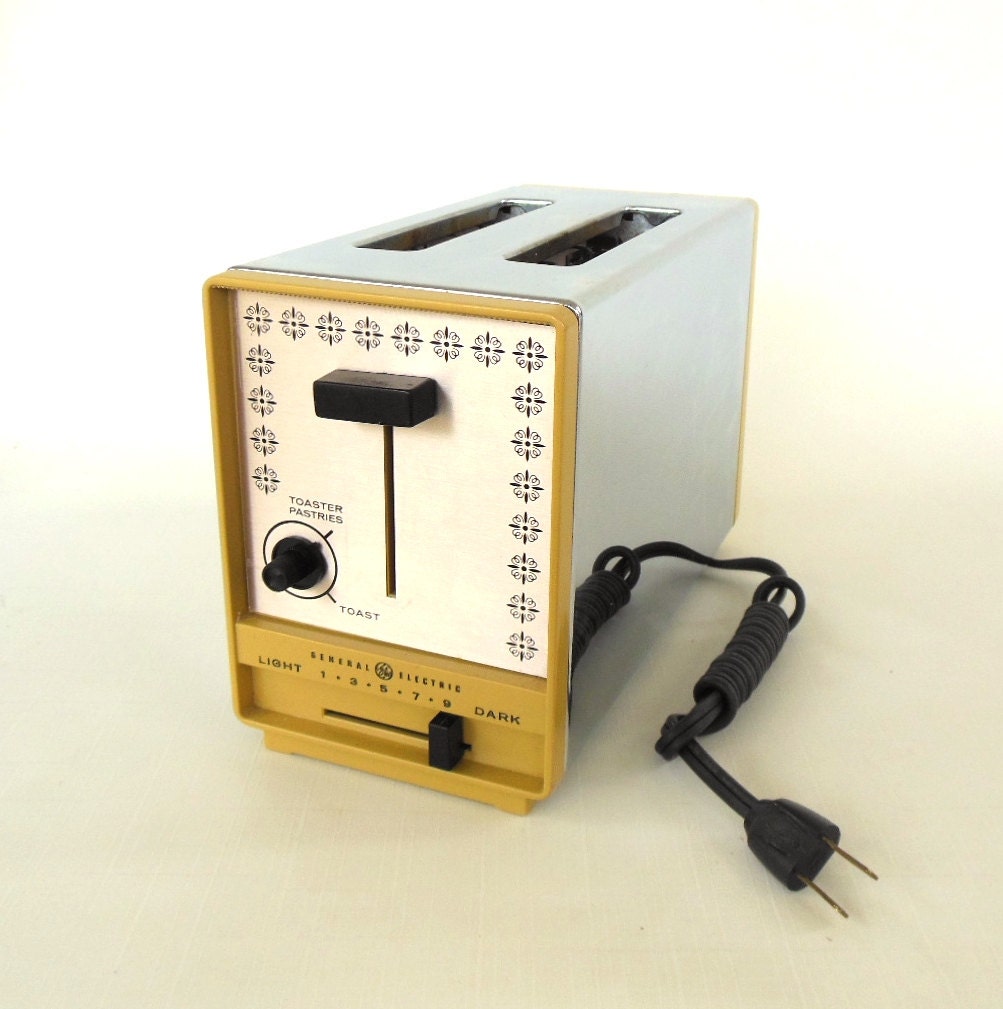 Vintage Toaster General Electric Chrome Harvest Gold Retro 1970s Kitchen A7T86