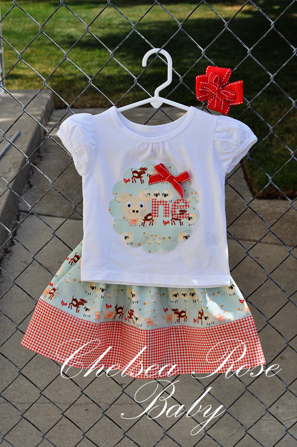 MATCHING HAIRBOW to the Farm Themed Birthday outfit- Using Riley Blake Farm Fresh fabric, farm animals, Old McDonalds Farm