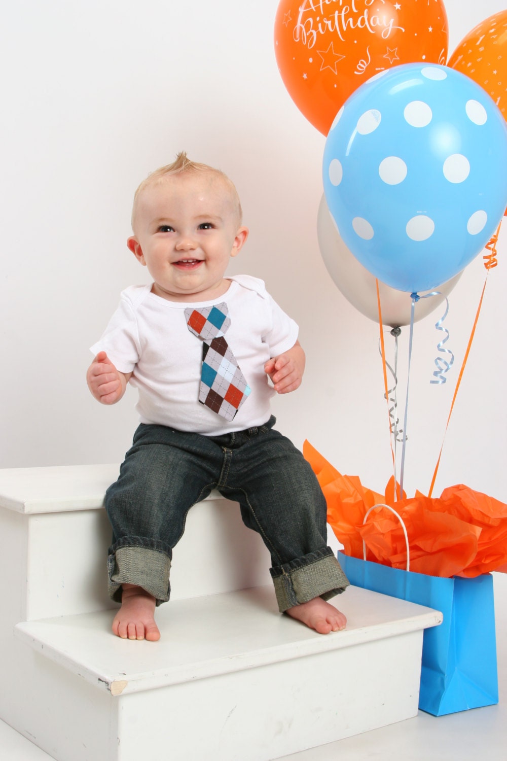 Baby boy tie onesie/bodysuit, long or short sleeves, you choose tie, photo prop, baby boy fashion, baby shower gift