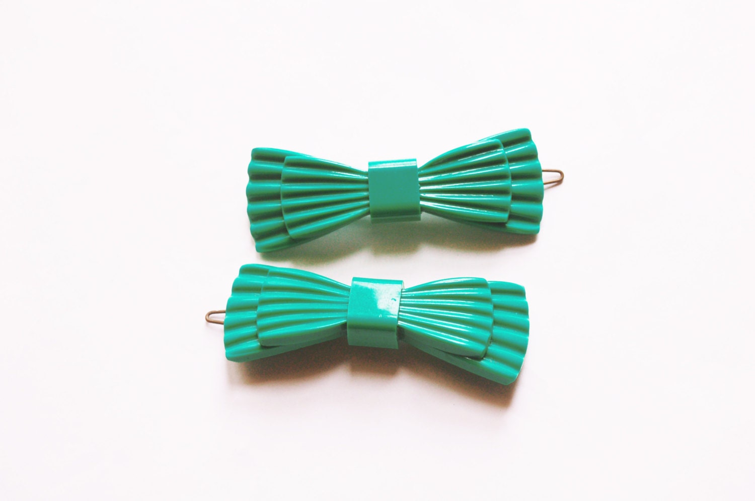 Vintage 1960s Set of two italian plastic/celluloid emerald green bow Hair Clips Barrettes
