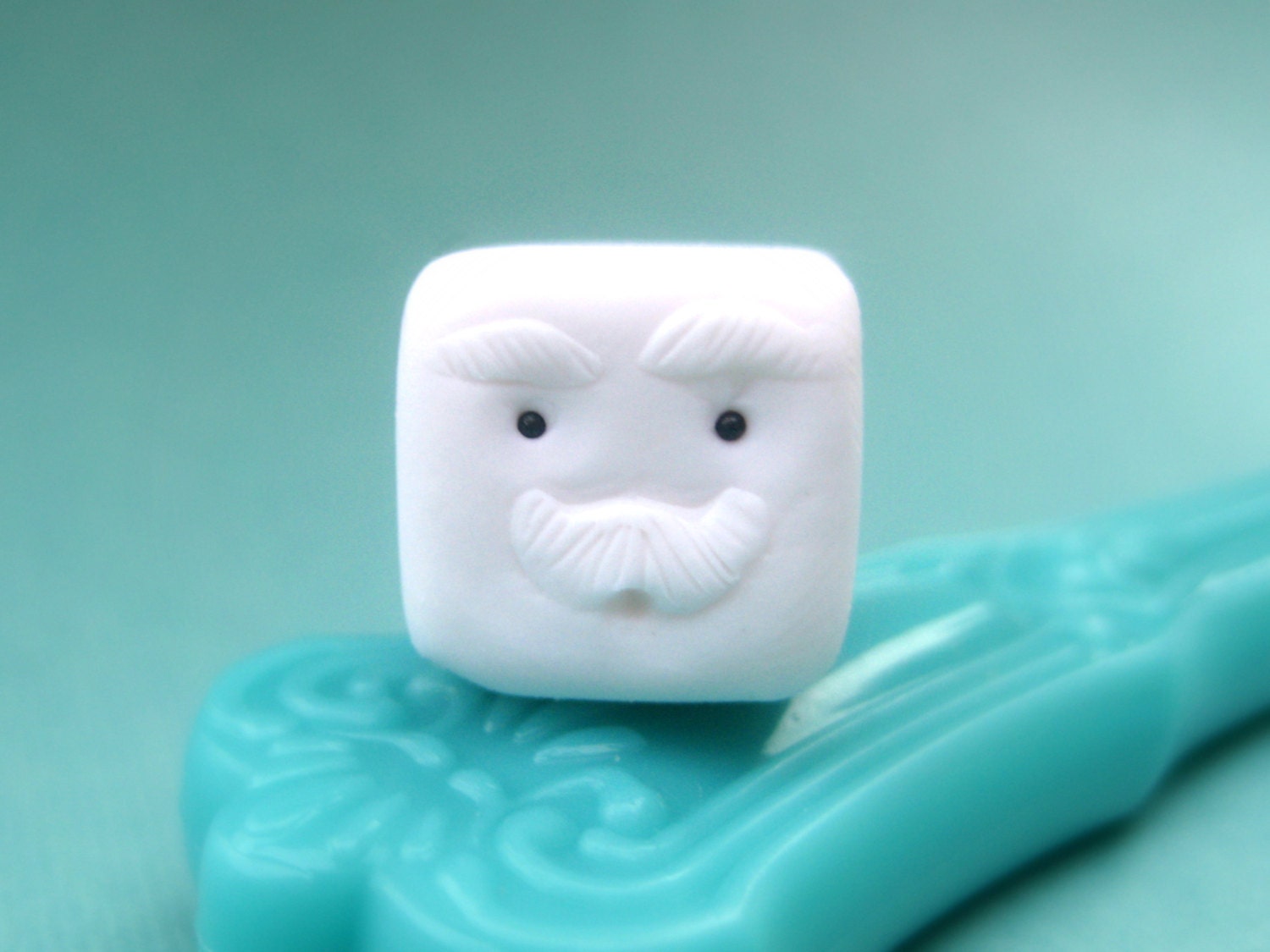Do It Yourself "Inspector SugarCube": create your very own designer toy
