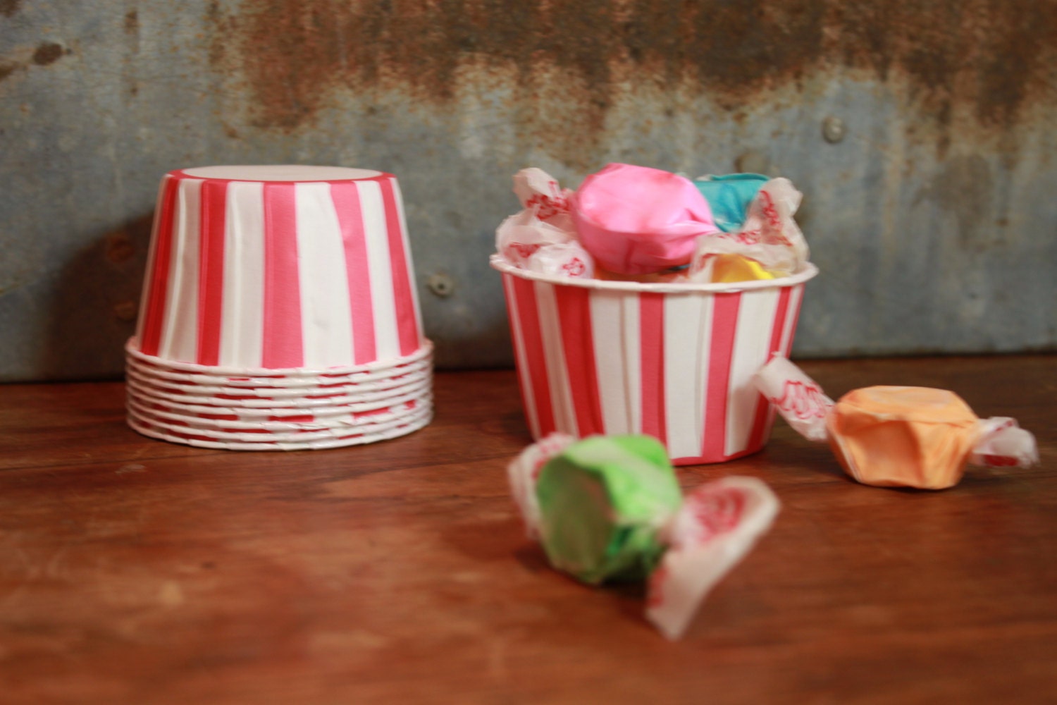 12 Red and White Stripes Baking Cups -- Paper Nut Cups -- Large 3.5oz Il_570xn