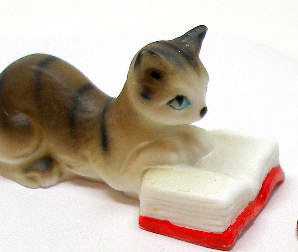 cat reading figurine