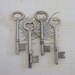 4 vintage skeleton keys, antique keys, old skeleton keys, skelton keys, heart jewelry keys, primitive key group 15