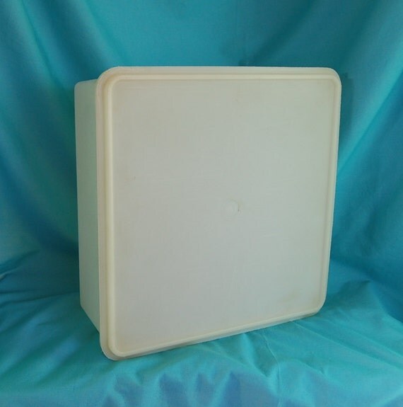 large vintage tupperware square keeper 12 by funkyjunkyvintage large vintage tupperware square keeper 12 by funkyjunkyvintage