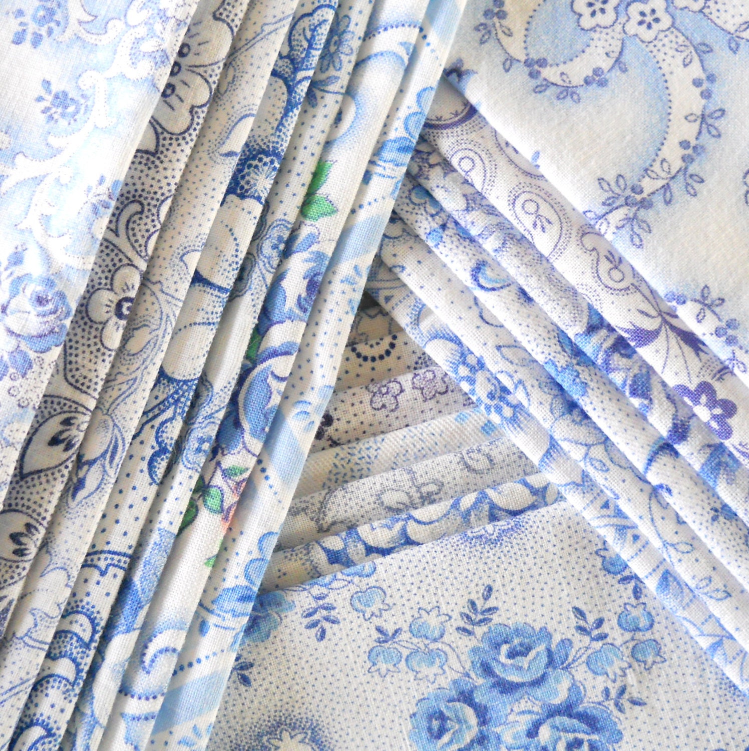 floral fabric vintage fabric patchwork quilting by minoucbrocante