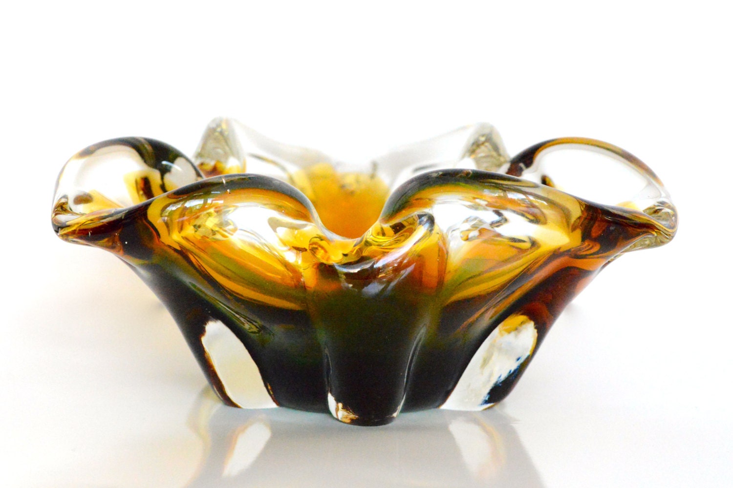 Toffee and emerald green vintage hand-blown glass ashtray - ThatRetroPiece