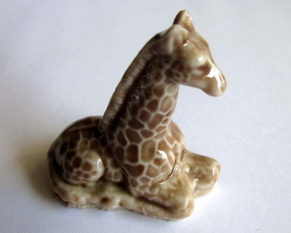 wade giraffe figurine