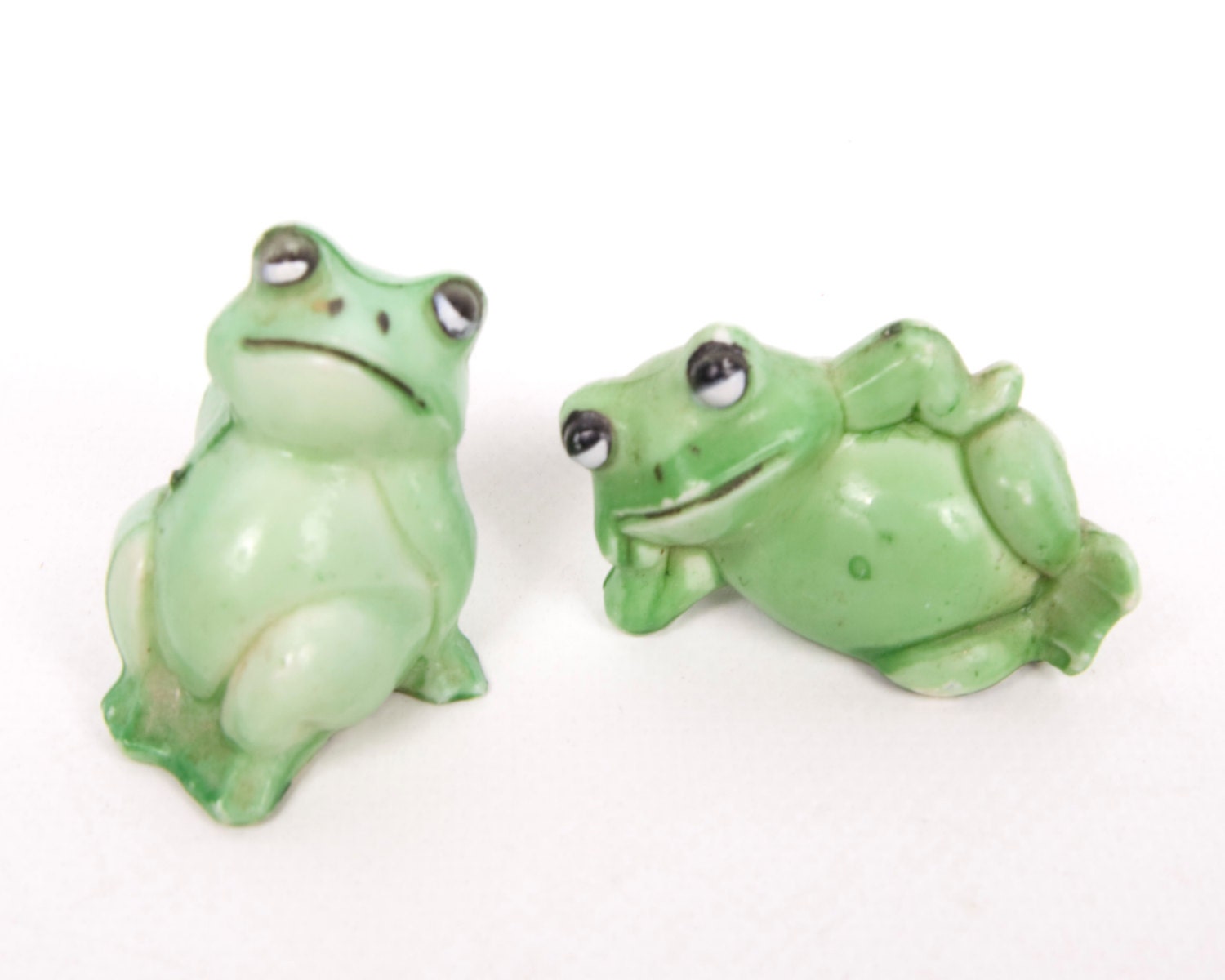 little frog figurines