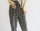 80s/90s High Waist Houndstooth Print Baggy Tapered Leg Pants by RTW