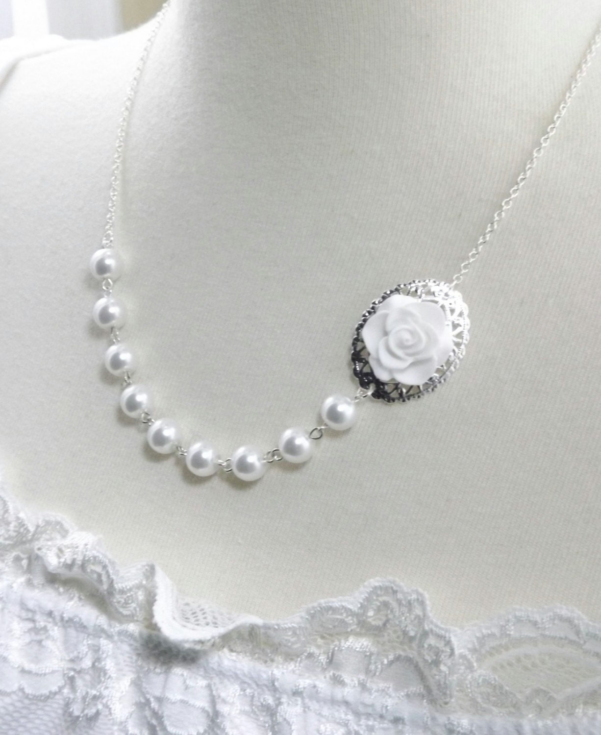White Flower and Silver Oval Bridesmaids Wedding Pearl Necklace