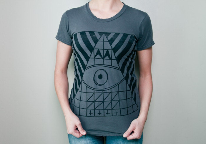 Pyramid Evil Eye Tee (women's fit)