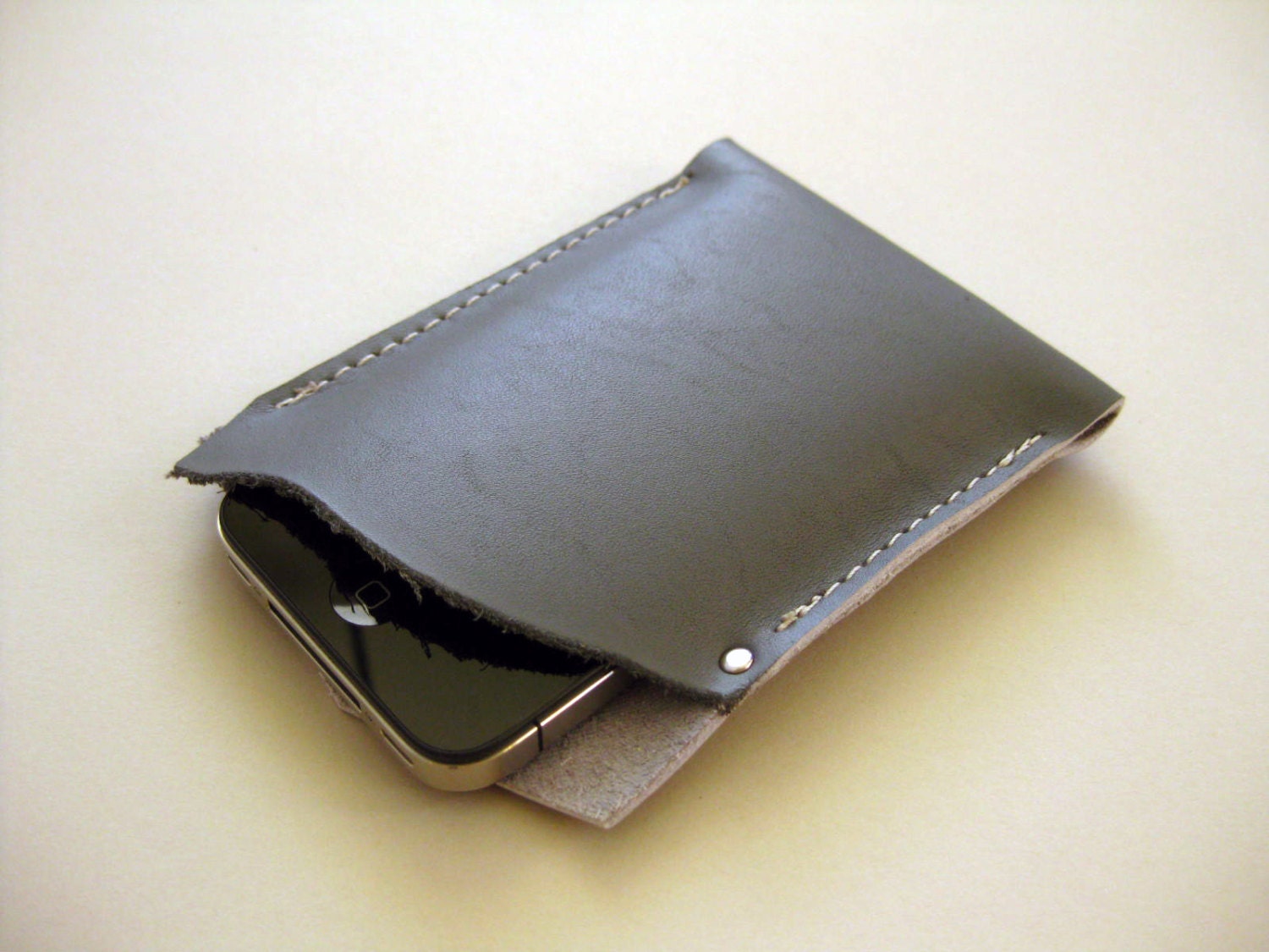 iPhone sleeve - Smooth gray leather