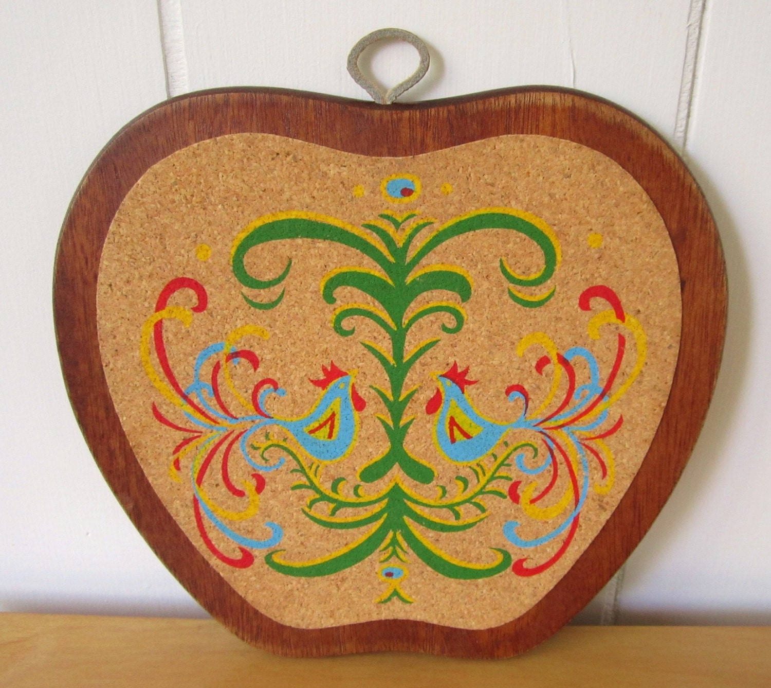 vintage folksy apple trivet
