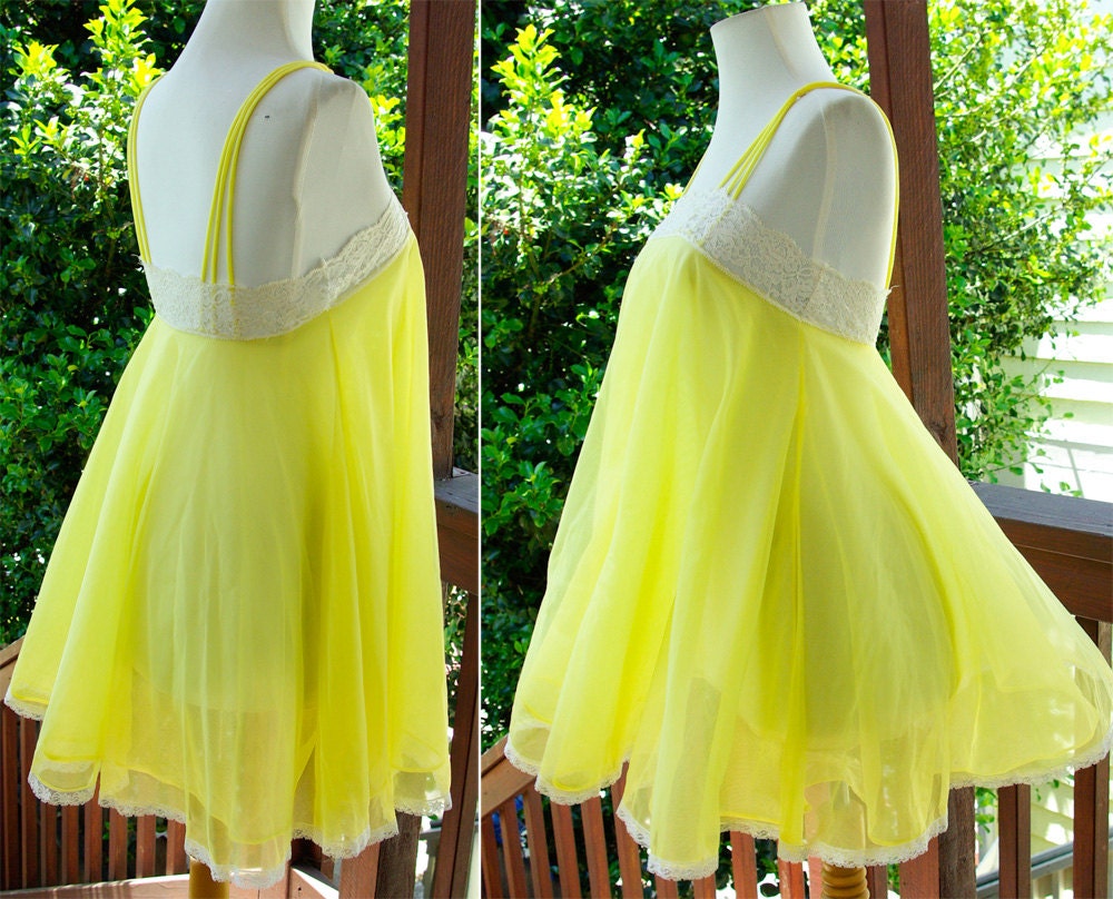 DAFFODIL1960's Vintage Sexy Bright Yellow Nylon Lace Peignoir Slip Gown size Small