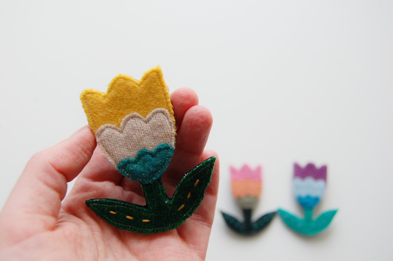 Wool folk art tulip brooch - yellow
