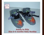 Baby Booties, Gray, Felt, Hand Embroidered. Size 0 - 6 months. Made in America, Baby Girl