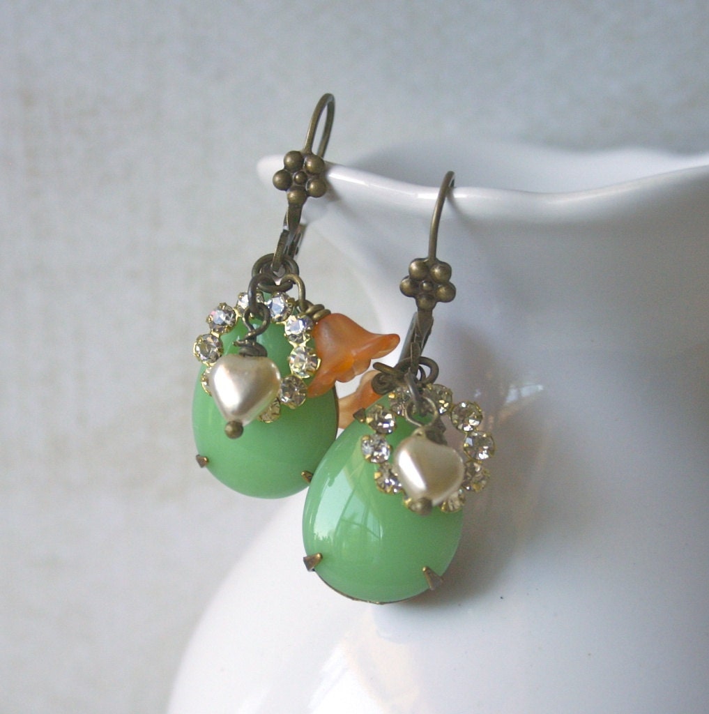 Vintage Dangle Charm Earrings - Ornelia in Green
