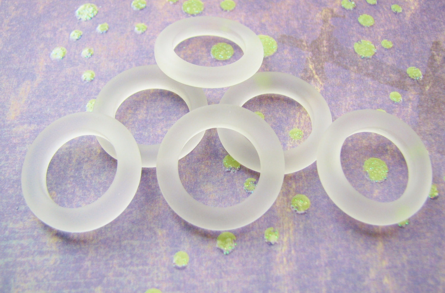 Sea Glass Faux 23mm Ring Connectors in White Frost ( 6rings) b2203