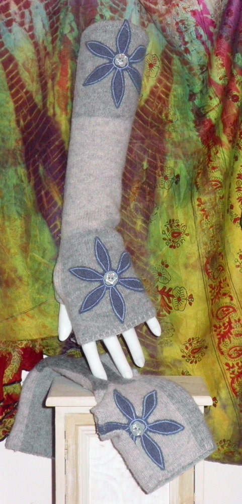 cottage chic heirloom fingerless gloves in 100% lambswool with buttoned down felted flowers...by mia baggali