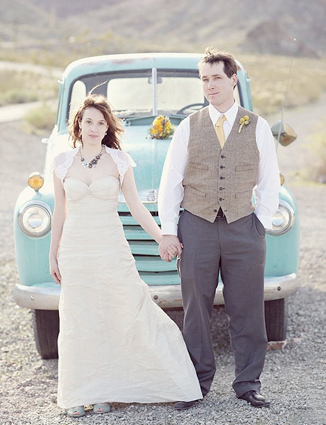 Scalloped Bridal Shrug- White or Ivory lace