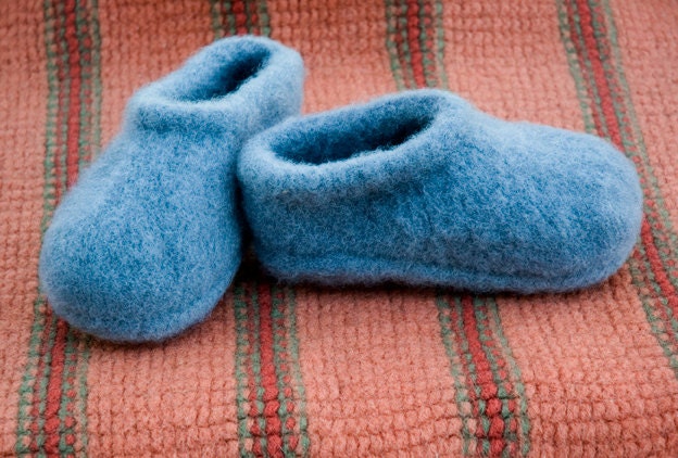 Toasty Warm Womens Felted Wool Slippers in Denim Blue